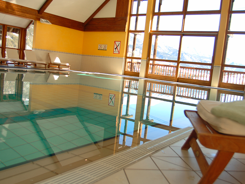 בריכה מקורה קלאב מד  סקי Serre-Chevalier צרפת