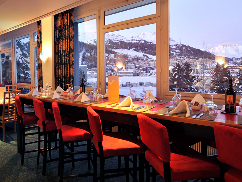 חדר אוכל קלאב מד סקי SAINT MORITZ שוויץ