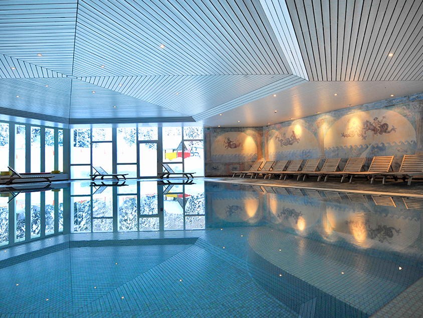 בריכה מקורה קלאב מד סקי SAINT MORITZ שוויץ