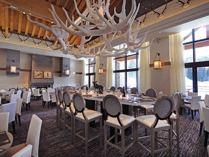 חדר אוכל קלאב מד סקי The Valmorel צרפת