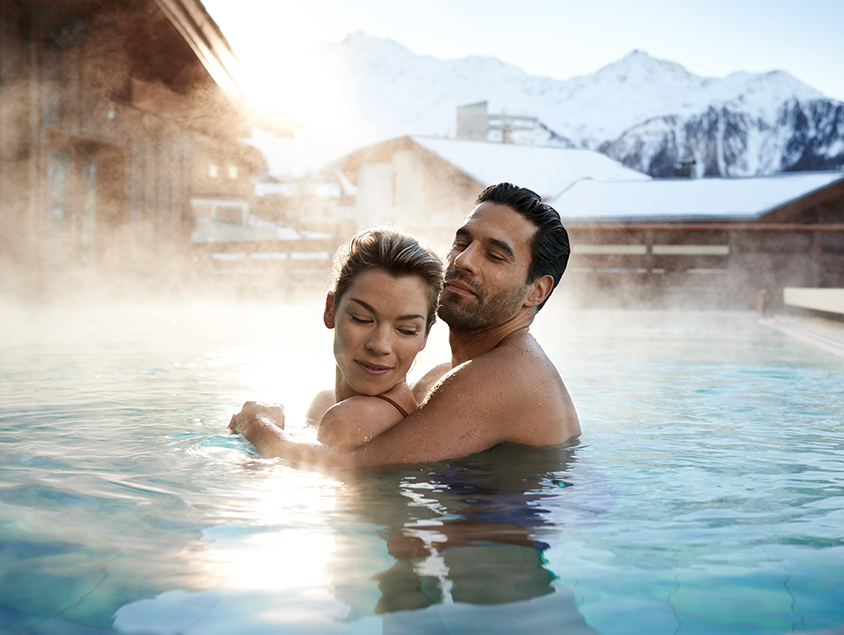 בריכה חיצונית קלאב מד סקי Val d'Isère צרפת