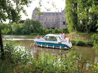 שייט תעלות Between Lakes and Castles בגרמניה