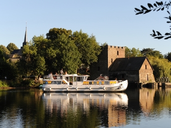 שייט תעלות Lough Erne באירלנד