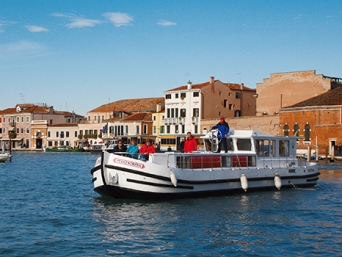 שייט תעלות בנהיגה עצמית באיטליה.jpg