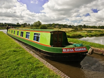 שייט תעלות בנהיגה עצמית באנגליה.jpg